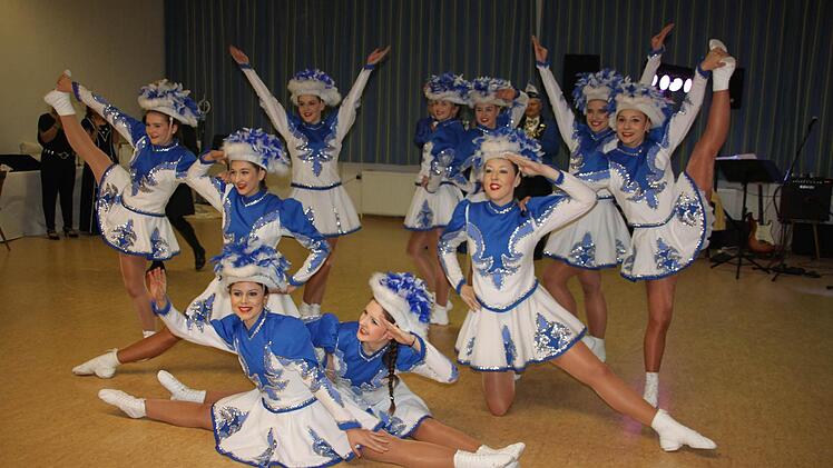 Die Marschtanzgard des MCC, in der Akteure aus dem Landkreis Lichtenfels tanzen. Foto: Stephan Stöckel