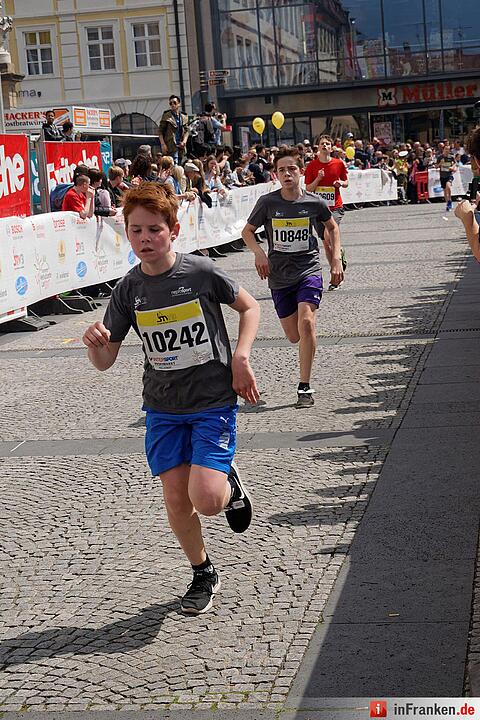 Weltkulturerbelauf 2017 in Bamberg: Der Zieleinlauf am Maxplatz