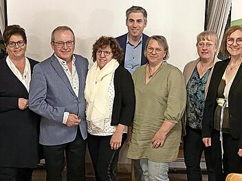 Margit Wolf, Erika Wunner, Anneliese G&ouml;ller, Werner und Annemarie N&uuml;tzel, Torsten Gunselmann, Dagmar Deinlein, Manuela Wei&szlig;-Vonbrunn, Marion Link und Sabine Kirchner (v.l.).