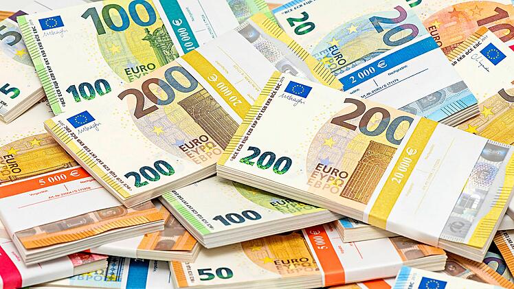 Bis zum Jahresende kommt der Kreis auf einen siebenstelligen Betrag, der nicht gegenfinanziert ist. Symbolbild: Imago/Wolfilser