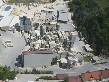 Rund acht Millionen Euro wi ll die Firma Franken Maxit an ihrem Standort in Azendorf investieren. Foto: Archiv/privat