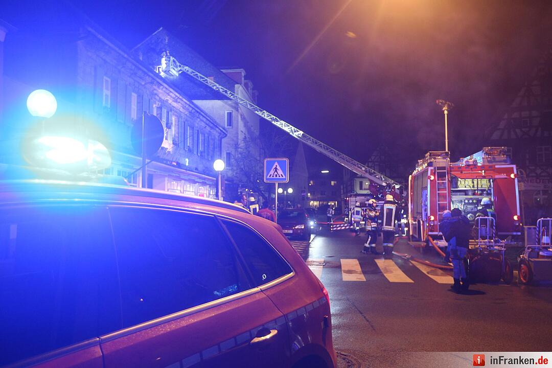 Schwelbrand an Hausfassade löst Feuerwehreinsatz in Forchheim aus