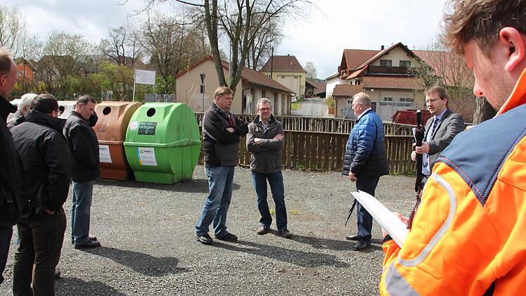 Zufrieden mit der neuen Situation am Wertstoffhof zeigten sich Bürgermeister und Bauausschuss.