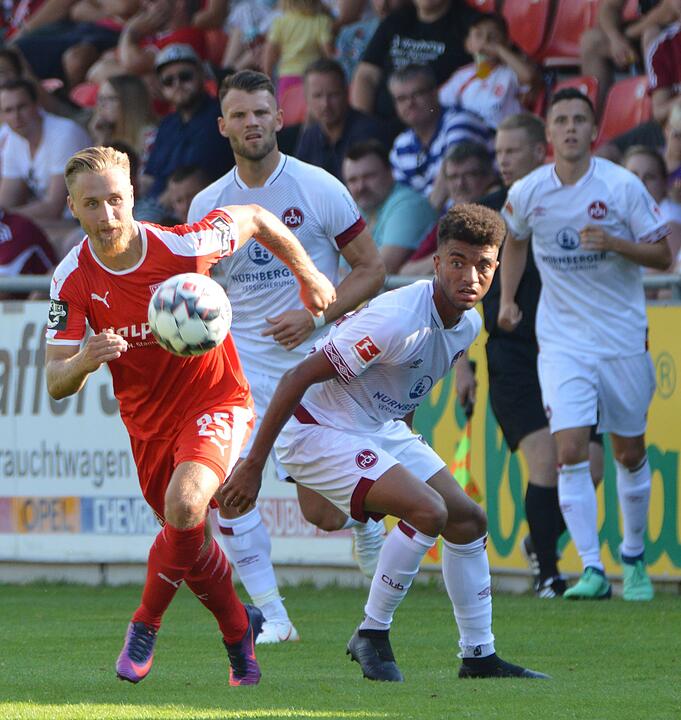 1. FC Nürnberg unterliegt dem Halleschen FC in Weismain