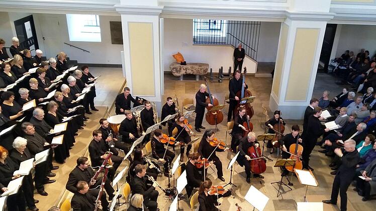Großen Eindruck bei den zahlreichen Zuhörern in der Morizkirche hinterließ die Aufführung von Antonin Dvoráks "Stabat Mater" durch den Coburger Bachchor.Foto: Jochen Berger
