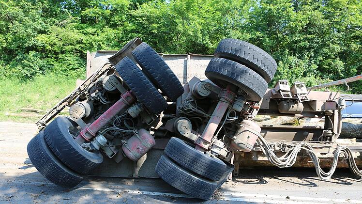 Der umgekippte Anhänger. Thomas Malz