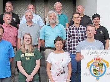 Die Schützengesellschaft freute sich über die Erfolge ihrer Mitglieder bei den Gau- und Bezirksmeisterschaften. Mit auf dem Bild sind auch neugewählte Mitglieder des Ausschusses.  Foto: Martin Koch
