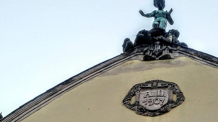 Blick auf den Portikusbau des ehemaligen Ernst-Alexandrinen-Volksbades in Coburg. - DetailFoto: Jochen Berger