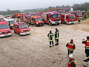 Das Hilfeleistungskontingent des Landkreises Coburg macht einen &bdquo;technischen Halt&ldquo; in Rattelsdorf.