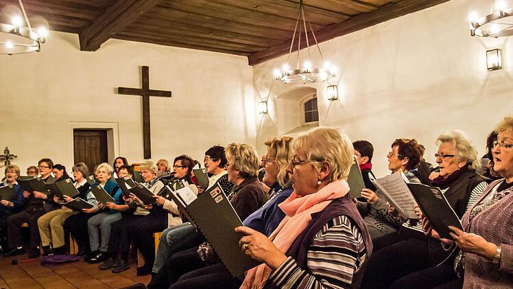 Impressionen von der Probenarbeit an Helmut Mitzenheims "Weihnachtsoratorium".Foto: Jochen Berger