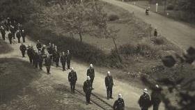 ... und rechts die Hauptstraße, heute die Bundesstraße 85. Fotos: Archiv Eduard Kaschka