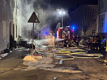 Schwerverletzter nach Hausbrand in Wunsiedel in Klinik gebracht
