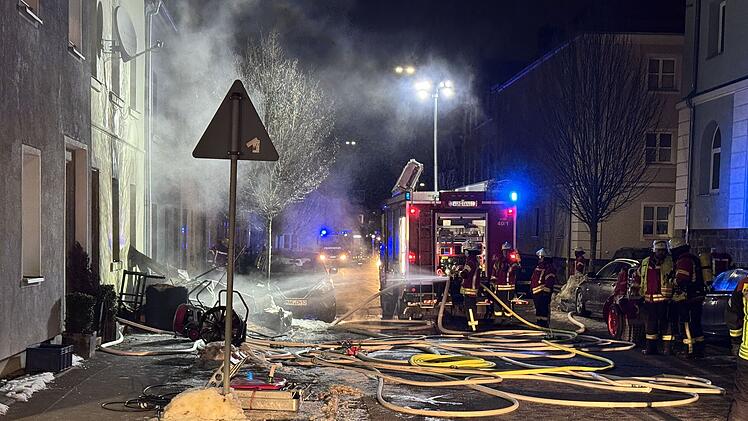 Schwerverletzter nach Hausbrand in Wunsiedel in Klinik gebracht