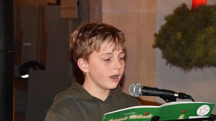 Erik Filenberg  sang "Stille Nacht".  Foto: Uschi Prawitz