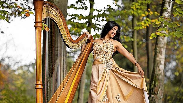 Sängerin Claraliz Mora begleitet sich selbst auf der Harfe und präsentiert neben klassischen Werken auch Musik aus ihrer Heimat Südamerika.