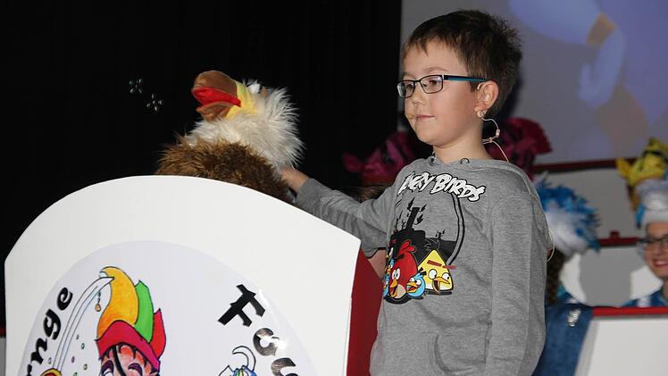 Flaschensketch: Paul Haderlein mit Figur Nik Adam Foto: Veronika Schadeck