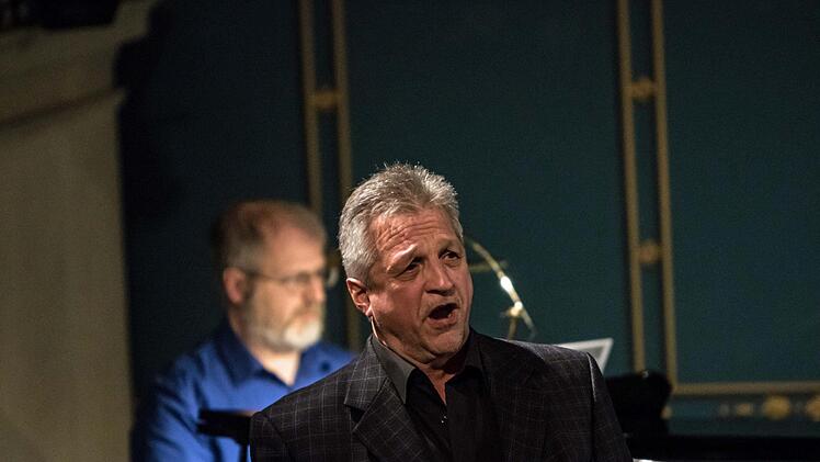 Michael Lion wird in Coburg den Scarpia in Puccinis "Tosca" verkörpern. Am Klavier: Claudio Rizzi.Foto: jochen Berger