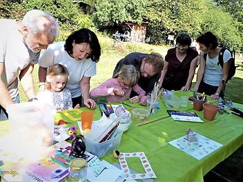 Beim Familienfest in der Umweltschule SchlöNZ durften sich die Kinder kreativ austoben. Foto: Werner Reißaus