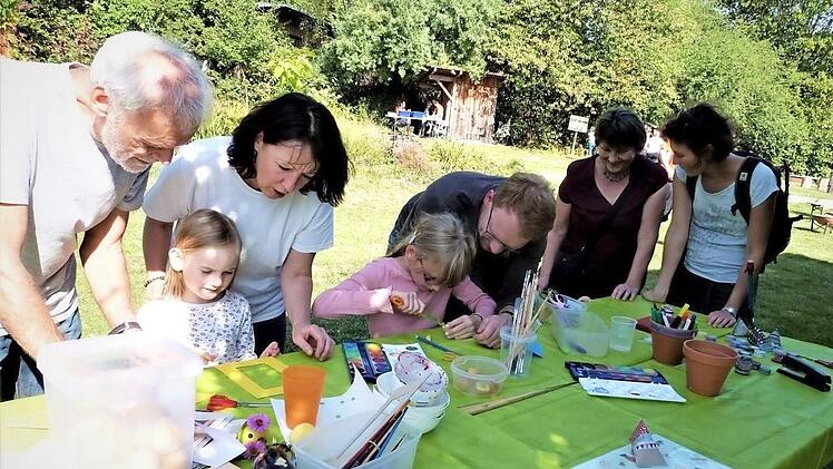 Beim Familienfest in der Umweltschule SchlöNZ durften sich die Kinder kreativ austoben. Foto: Werner Reißaus