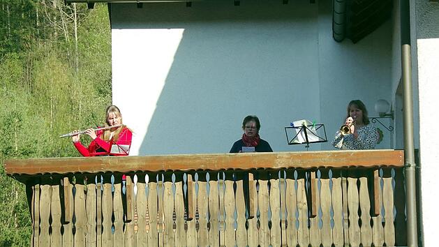 Die Musikervereine der Region sind stark von der Corona-Krise getroffen. Was bleibt, sind Konzerte auf Balkonen ... Fotos: Heike Sch&uuml;lein