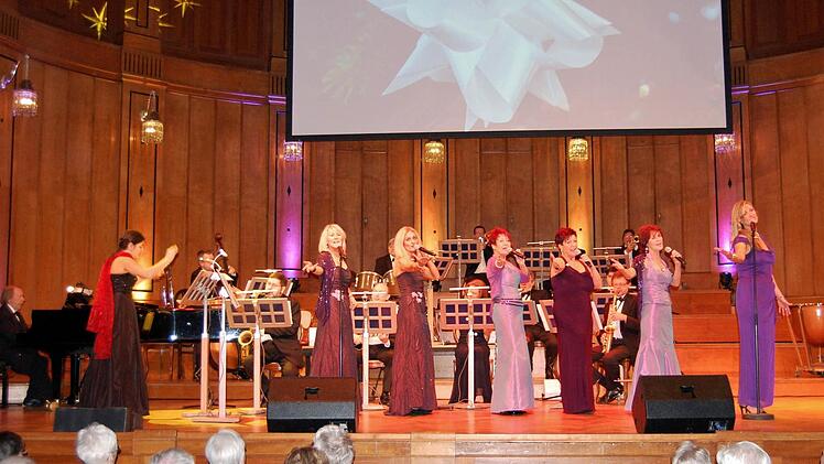 Weihnachtsmatinee von Kurorchester und Gesangsgruppe "Voila! Foto: Sigismund von Dobschütz