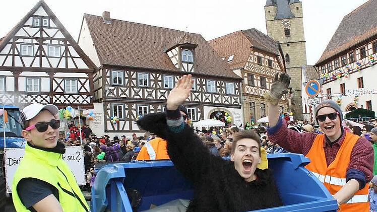 "Zeilauuuuu." Beste Stimmung ist wieder garantiert, wenn sich am Faschingssonntag, 26. Februar, ab 13.30 Uhr wieder der Gaudi-Wurm durch die Straßen der Fachwerkstadt schlängelt. In diesem Jahr erstmals unter der Organisation der Zeiler Narrenzunft (ZNZ). Foto: Ralf Naumann