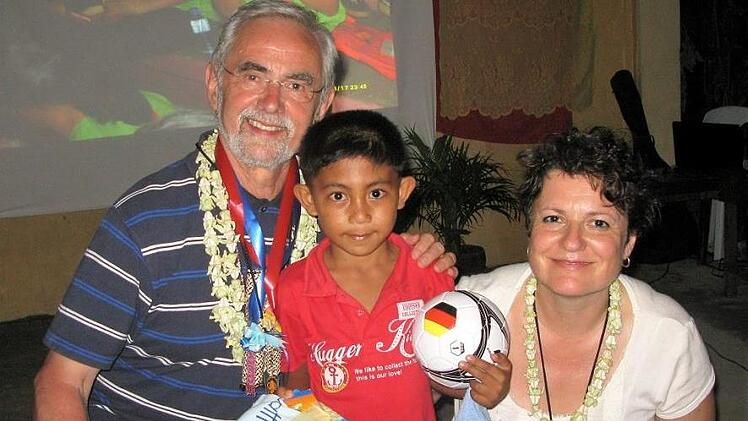 Norbert Engel und Monika Einwich haben immer wieder die "Mabuhay-Familie" auf den Philippinen besucht.                     Fotos: privat