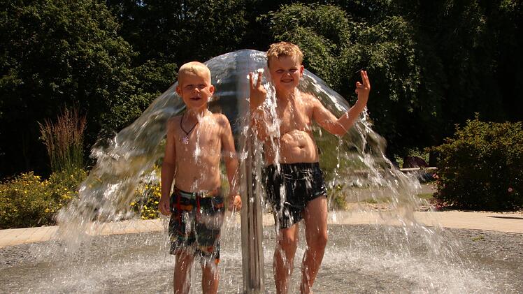 Wer kann, sucht zurzeit ein Freibad auf.  Josef Hofbauer