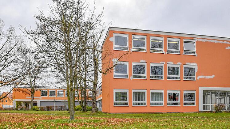 Die unansehnliche Fassade soll frisch gestrichen werden.