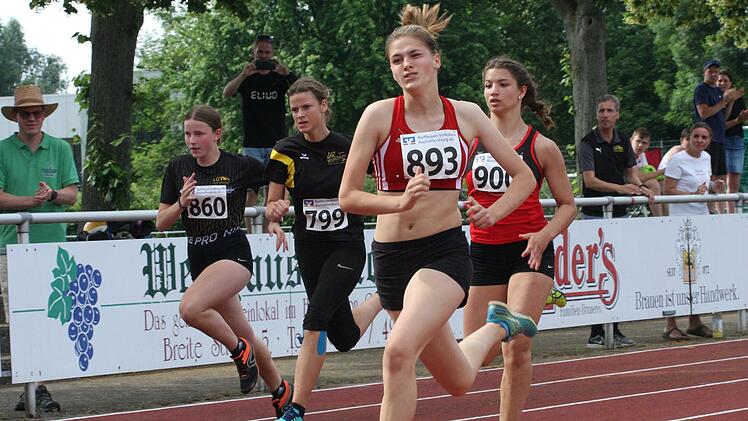 Emilia Zeitz vom TSV Münnerstadt (893) sprintete im Finale der W14 über 100 Meter zu einem deutlichen Sieg.  Foto: Reinhold Nürnberger