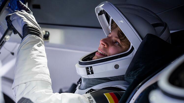 Rabea Rogge ist die erste deutsche Astronautin. Allerdings reiste sie nicht im Auftrag einer nationalen Raumfahrtagentur ins All, sondern f&uuml;r ein privates Unternehmen. Eine Mission, die einmal mehr die Frage in den Fokus r&uuml;ckt: Wem geh&ouml;rt der Weltraum?