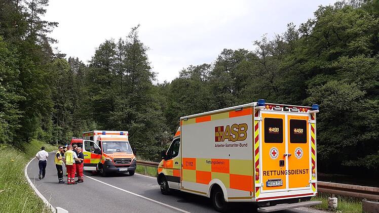 Unfall in Fr&auml;nkischer Schweiz: Radfahrer st&uuml;rzt drei Meter tief