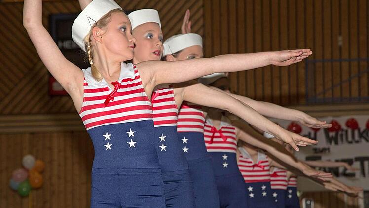 Preisgekrönt: Die Kindertanzgruppe der Bad Rodacher City Dancers bei ihrem Auftritt in Weidhausen. Fotos: kag