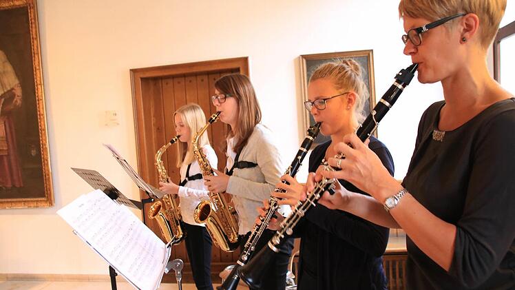 Musikalische Untermalung durch die Musikschule. Foto: Heike Beudert