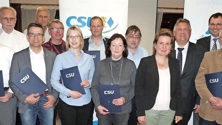 Die geehrten Mitglieder mit der Führung des CSU-Ortsverbands Himmelkron Foto: Werner Reißaus