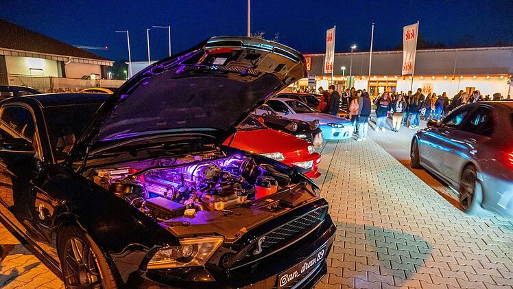 Forchheim: Hunderte treffen sich zu "Car-Freitag" - Tuner-Szene leitet Saison ein