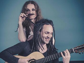 Suzan Baker mit Dennis Lüddicke, mit dem die Musikerin in den Haas-Sälen auftritt Foto: pr