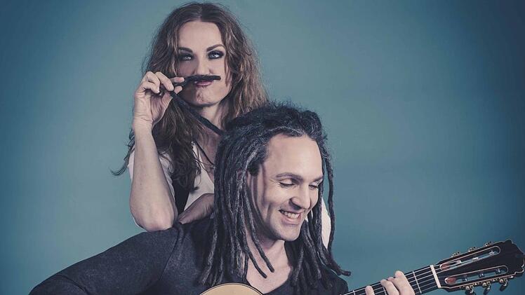 Suzan Baker mit Dennis Lüddicke, mit dem die Musikerin in den Haas-Sälen auftritt Foto: pr
