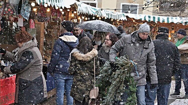 Noch schnell einen Weihnachtsbaum ergattern, und dann ab zum Auto!Helmut Will