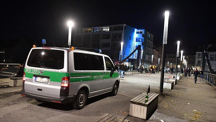 Die Polizei hatte in Bamberg in der Silvesternacht Einiges zu tun. Foto: Ronald Rinklef