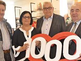 Spendenübergabe von Renate Engelhardt an die Benefizaktion "1000 Herzen für Kronach". Von links Gerhard Burkert-Mazur, Renate und Alois Engelhardt und Heinz Hausmann Foto: K.-H. Hofmann