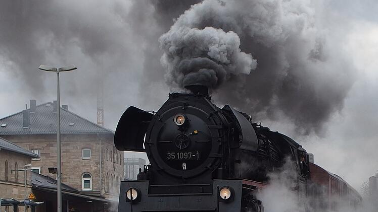 Neuenmarkt: "Pfingstdampftage" des Dampflokomotiv Museums mit besonderer Attraktion - "Das gibt es nicht alle Tage"