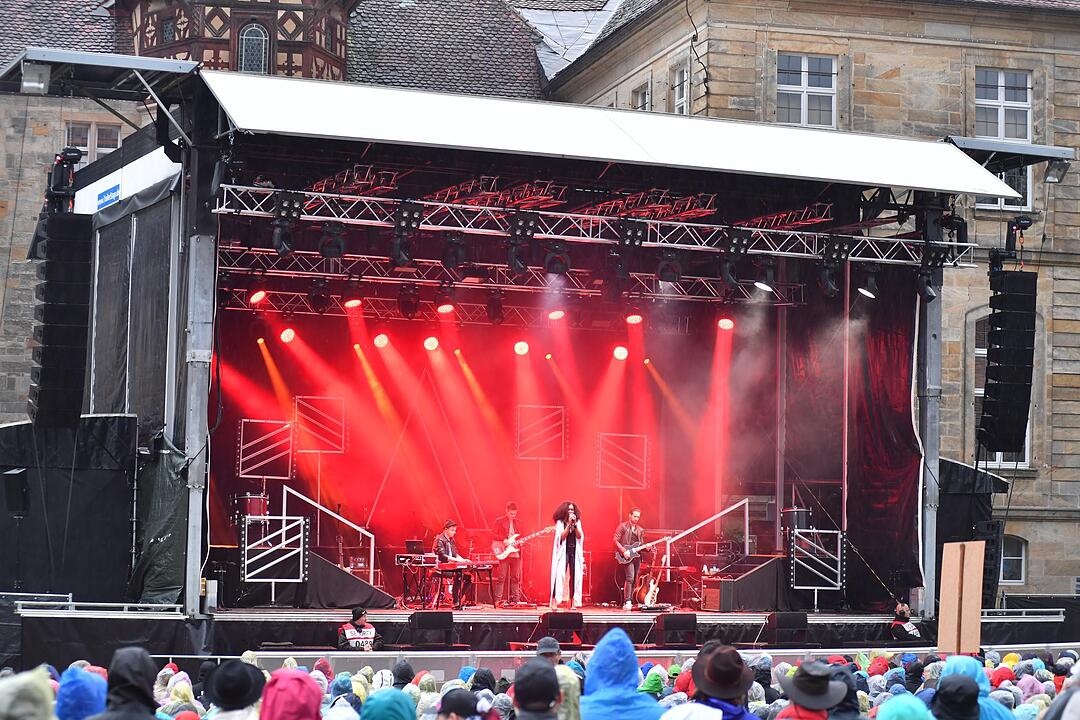 Schloss Eyrichshof: Anastacia trotzt dem fränkischen Dauerregen