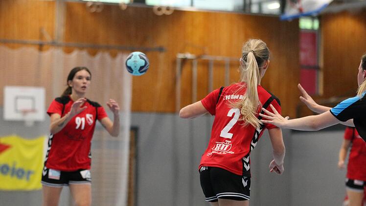 Lieferten sich einen packenden Pokalfight mit Unterstützung von rund 150 Handballern aus Ancenis auf der Tribüne: Die Handballerinnen des 1. FC Bad Brückenau.Sebastian Schmitt