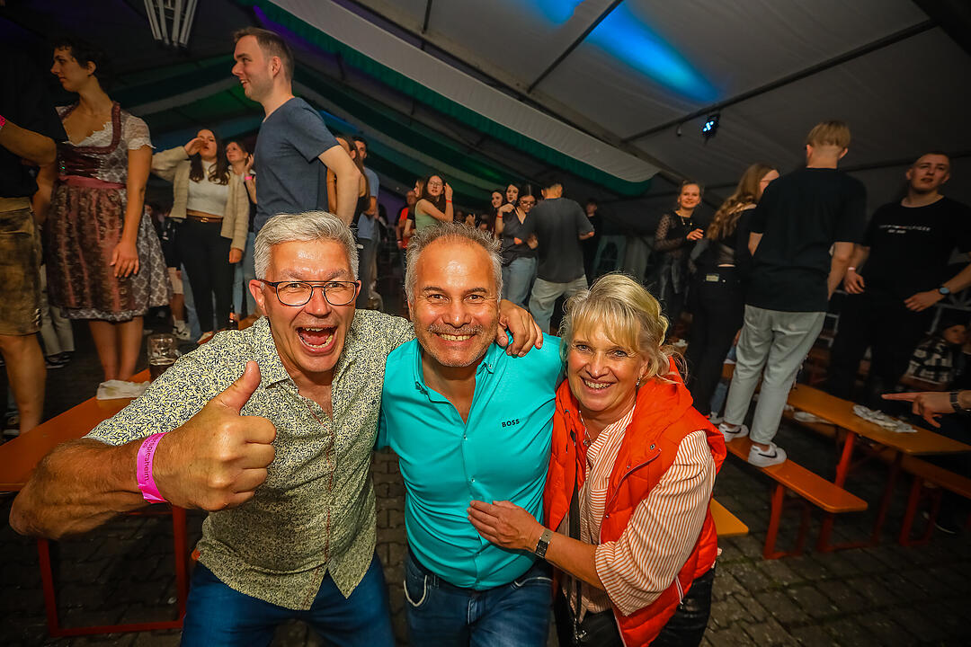 Samstagsparty im Festzelt!