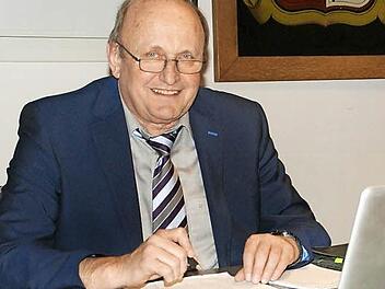 Von der mechanischen Schreibmaschine zum Laptop: in 48 Jahren im Dienste der Stadtverwaltung Eltmann hat Fritz Schmitt viele grundlegende Veränderungen mitgemacht.