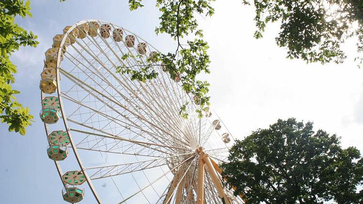 Die Zahl der Polizeieins&auml;tze bei der Bergkirchweih 2017 ist etwa gleich hoch wie im vergangenen Jahr. Doch es gab auch unsch&ouml;ne H&ouml;hepunkte. Foto: Michael Busch