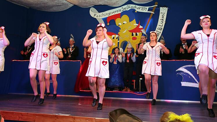 Seniorengymnastik einmal anders präsentierten die Schickendales... Foto: Bettina Knauth