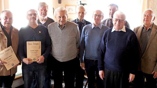 Die beim Bürgerverein Nordhalben Geehrten (von links): die neuen Ehrenmitglieder Rüdiger Baier, Armin Vogel, Winfried Neubauer, Ehrenschriftführer Heinrich Pöhnlein, Andi Dauer (50 Jahre), die beiden geschäftsleitenden Vorsitzenden Ludwig Pötzinger und Georg Hable, Horst Wunder (50 Jahre) und Ehrenvorsitzender Josef Gareis  Foto: Michael Wunder