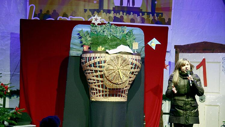 Impressionen vom ersten Türla des Lebendigen Adventskalenders     Foto: Richard Sänger